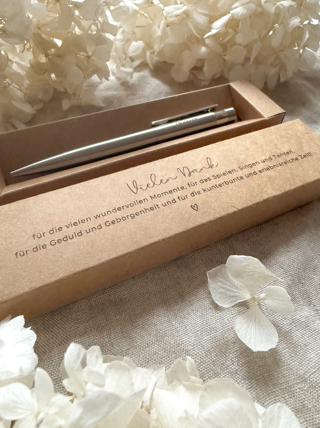 Personalisierter Kugelschreiber aus Edelstahl für Erzieherin oder Tagesmutter mit Gravur & Geschenkbox | Vielen Dank