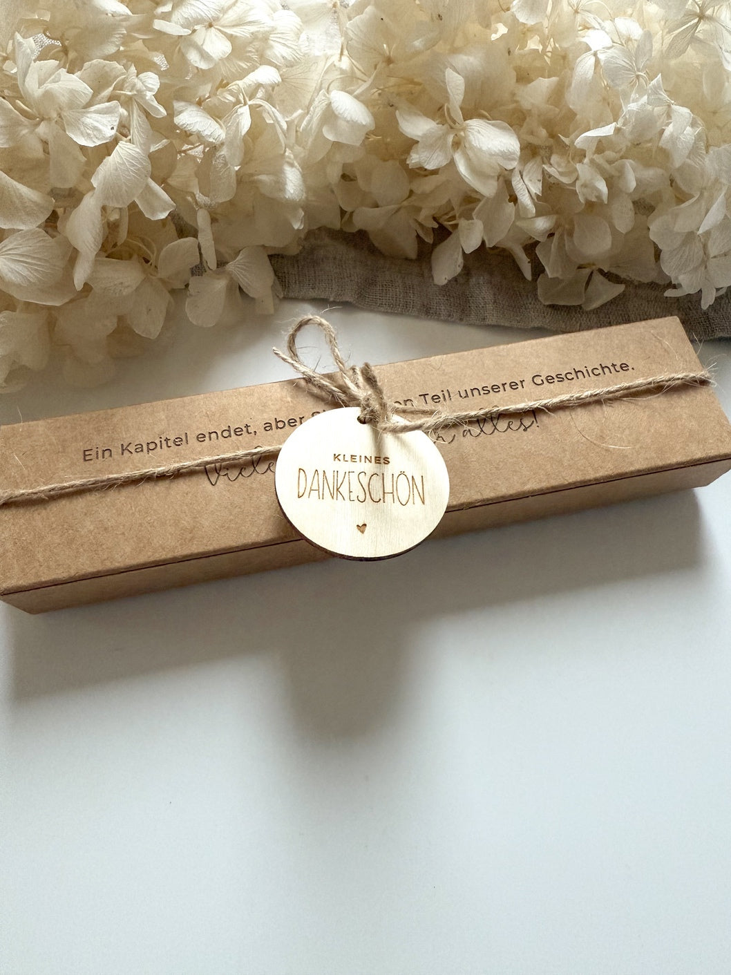 Personalisierter Kugelschreiber für Lehrer mit Gravur & Geschenkbox | Ein Kapitel endet