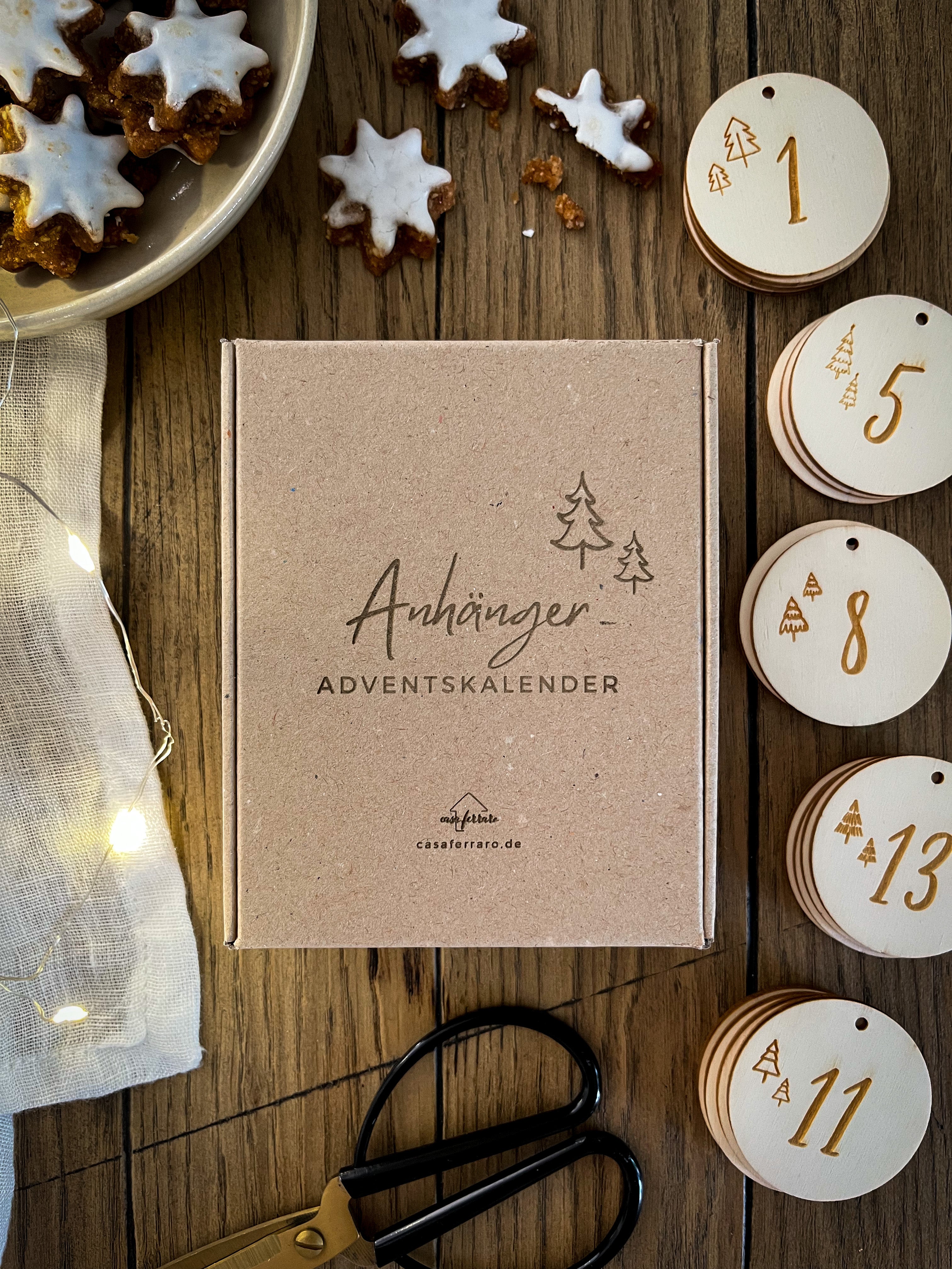 Adventskalenderzahlen | 24 Holzanhänger mit Tannenbaummotiv