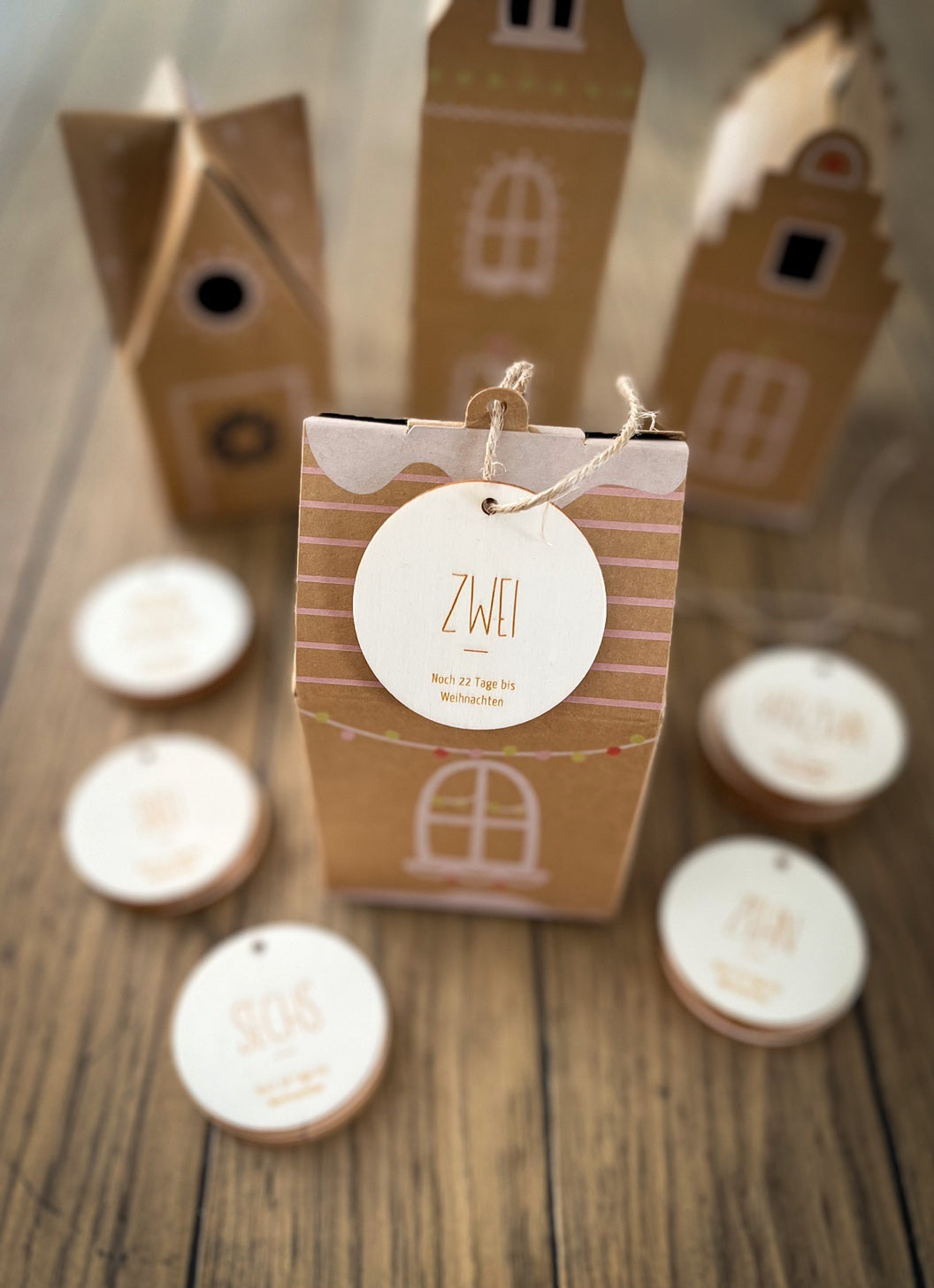Adventskalenderzahlen | 24 Holzanhänger im minimalistischen Design