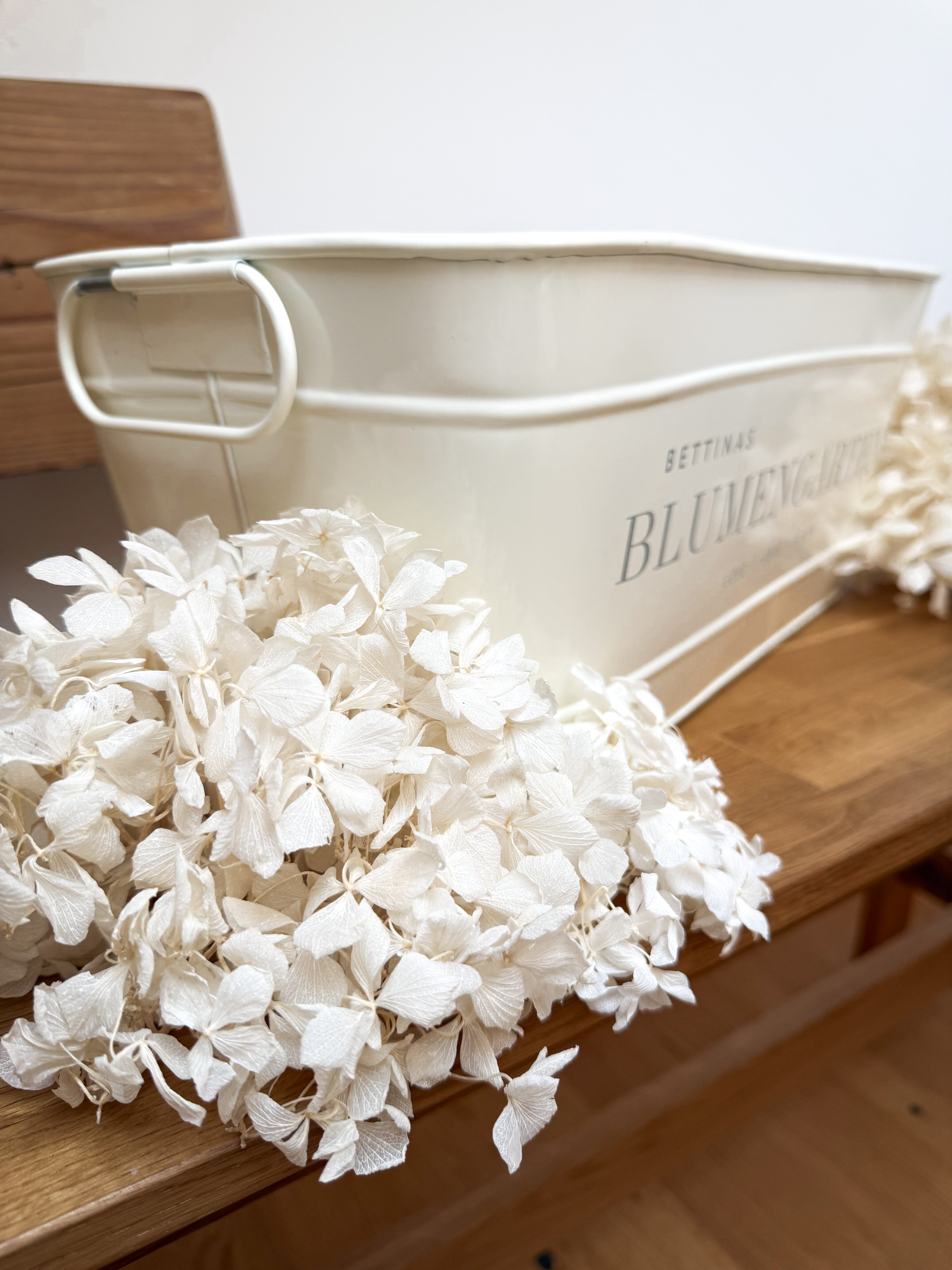 Personalisierter Metall-Blumenkasten "Blumengarten" | Gravur "Love Grow Bloom" | Geschenk für Mama & Oma