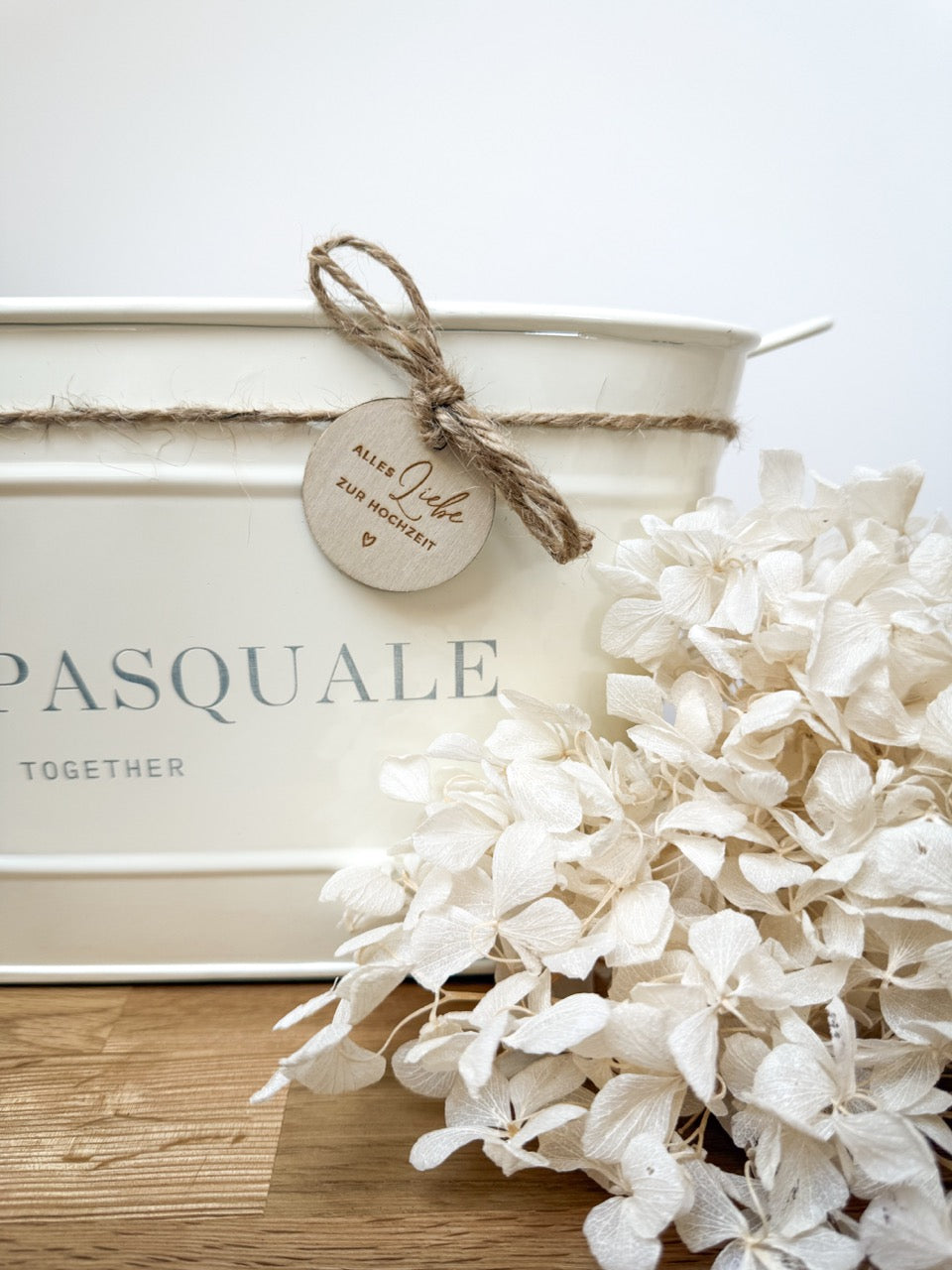 Personalisierter Metall-Blumenkasten für Paare | Hochzeitsgeschenk, Jahrestagsgeschenk oder Verlobungsgeschenk mit Namen & Jahreszahl