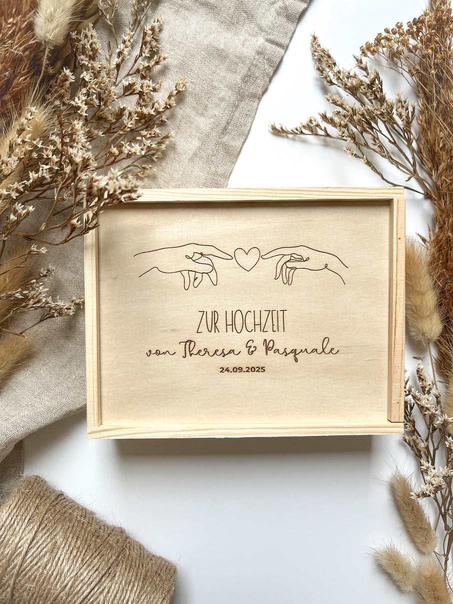 Personalisiertes Geldgeschenk aus Holz zur Hochzeit | Finger Herz