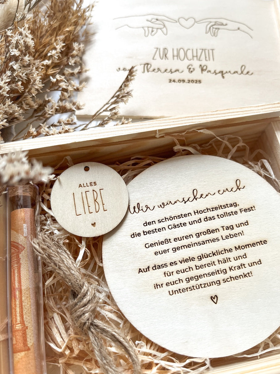 Personalisiertes Geldgeschenk aus Holz zur Hochzeit | Finger Herz
