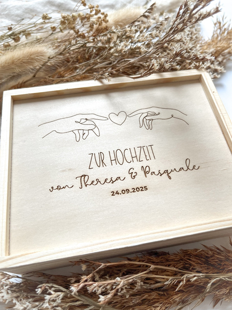 Personalisiertes Geldgeschenk aus Holz zur Hochzeit | Finger Herz