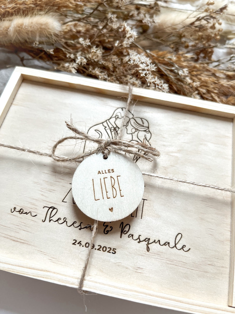 Personalisiertes Geldgeschenk aus Holz zur Hochzeit | Paar Kopf an Kopf