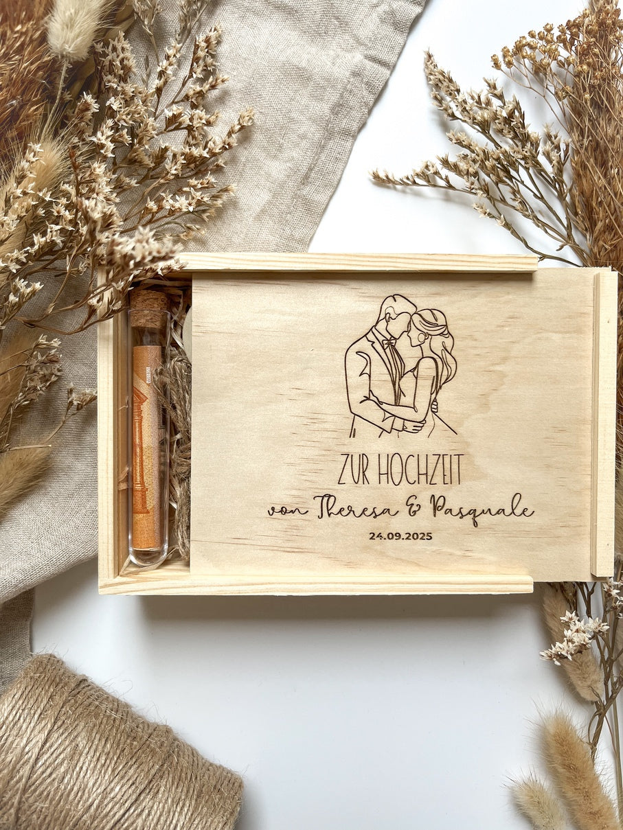 Personalisiertes Geldgeschenk aus Holz zur Hochzeit | Paar Kopf an Kopf
