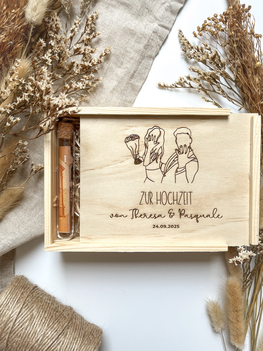 Personalisiertes Geldgeschenk aus Holz zur Hochzeit | Paar mit Ring