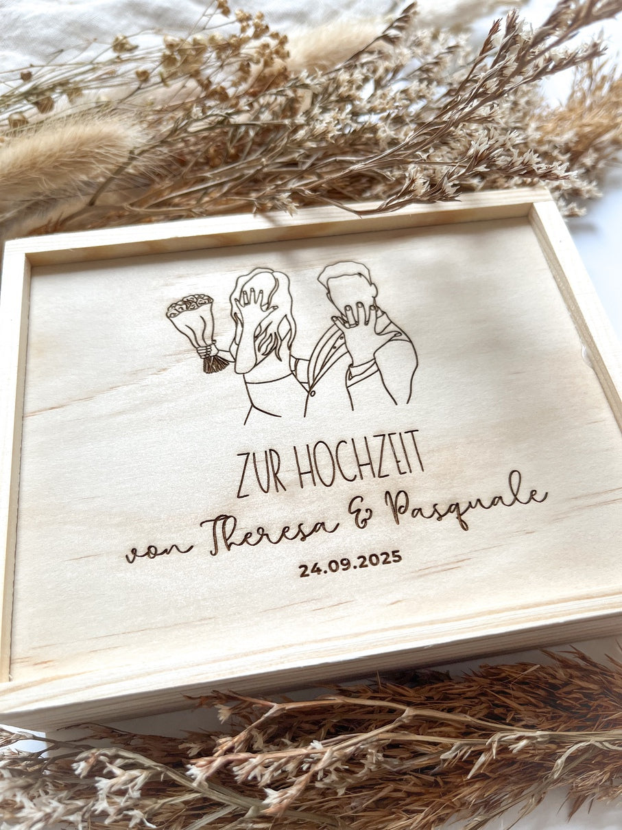 Personalisiertes Geldgeschenk aus Holz zur Hochzeit | Paar mit Ring