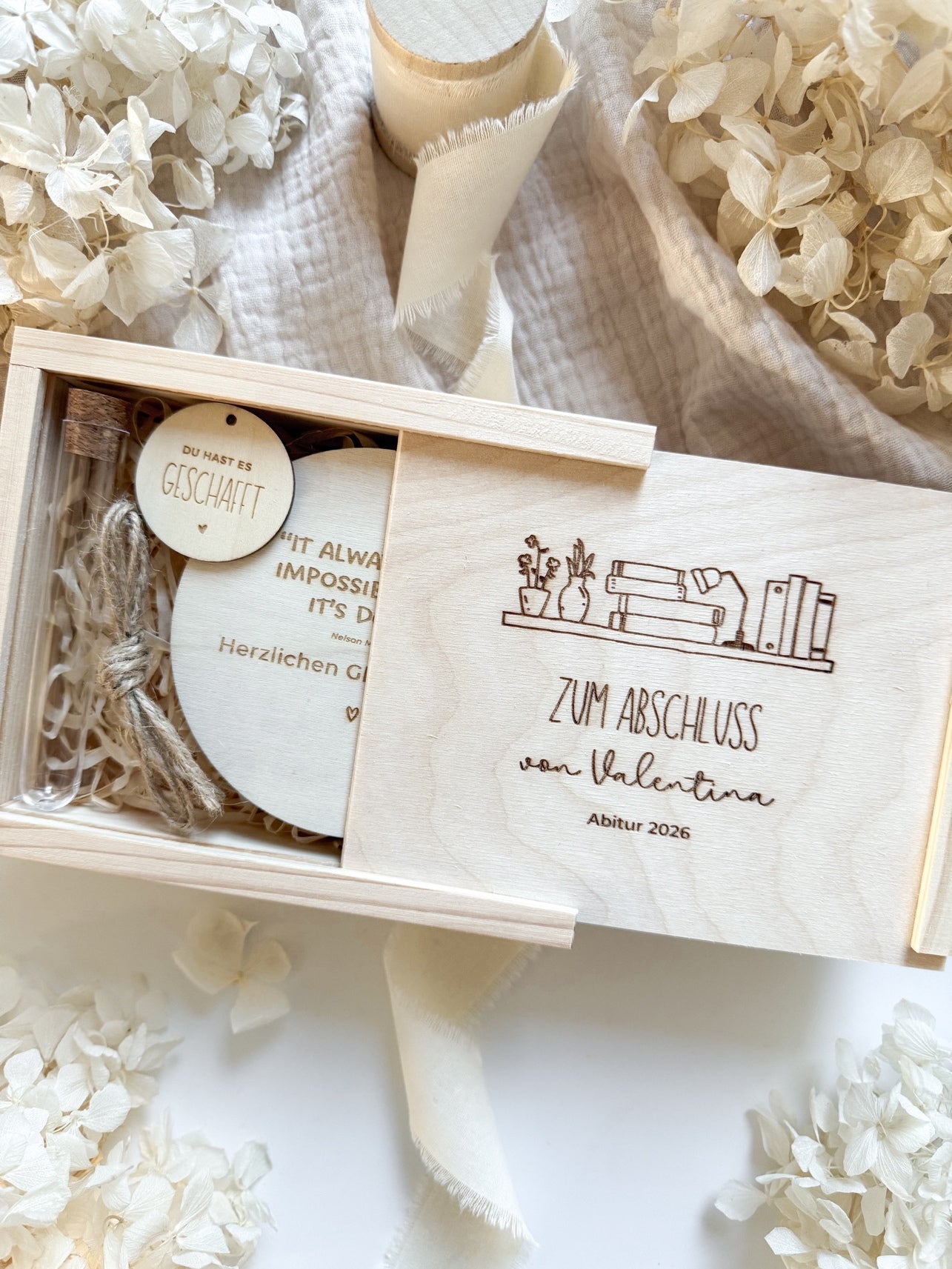 Personalisiertes Geldgeschenk zum Schulabschluss aus Holz