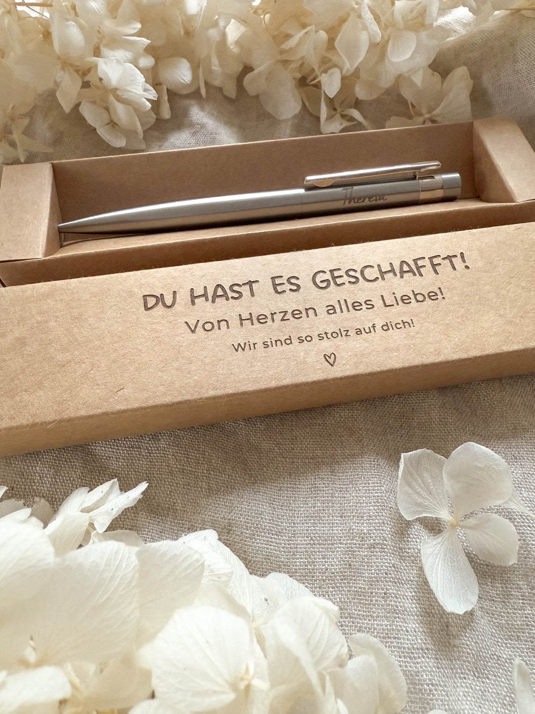 Personalisierter Kugelschreiber zum Abschluss mit Geschenkbox | Du hast es geschafft