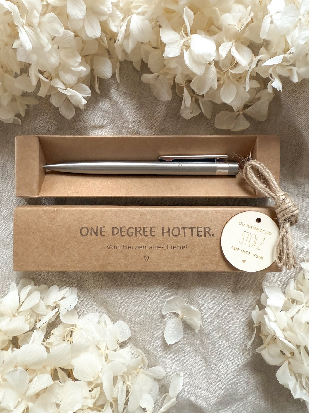 Personalisierter Kugelschreiber zum Abschluss mit Geschenkbox | One degree hotter