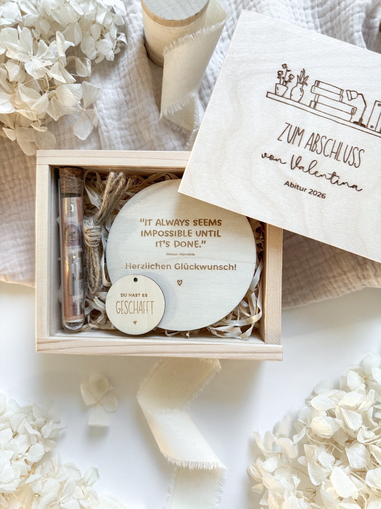 Personalisiertes Geldgeschenk zum Schulabschluss aus Holz