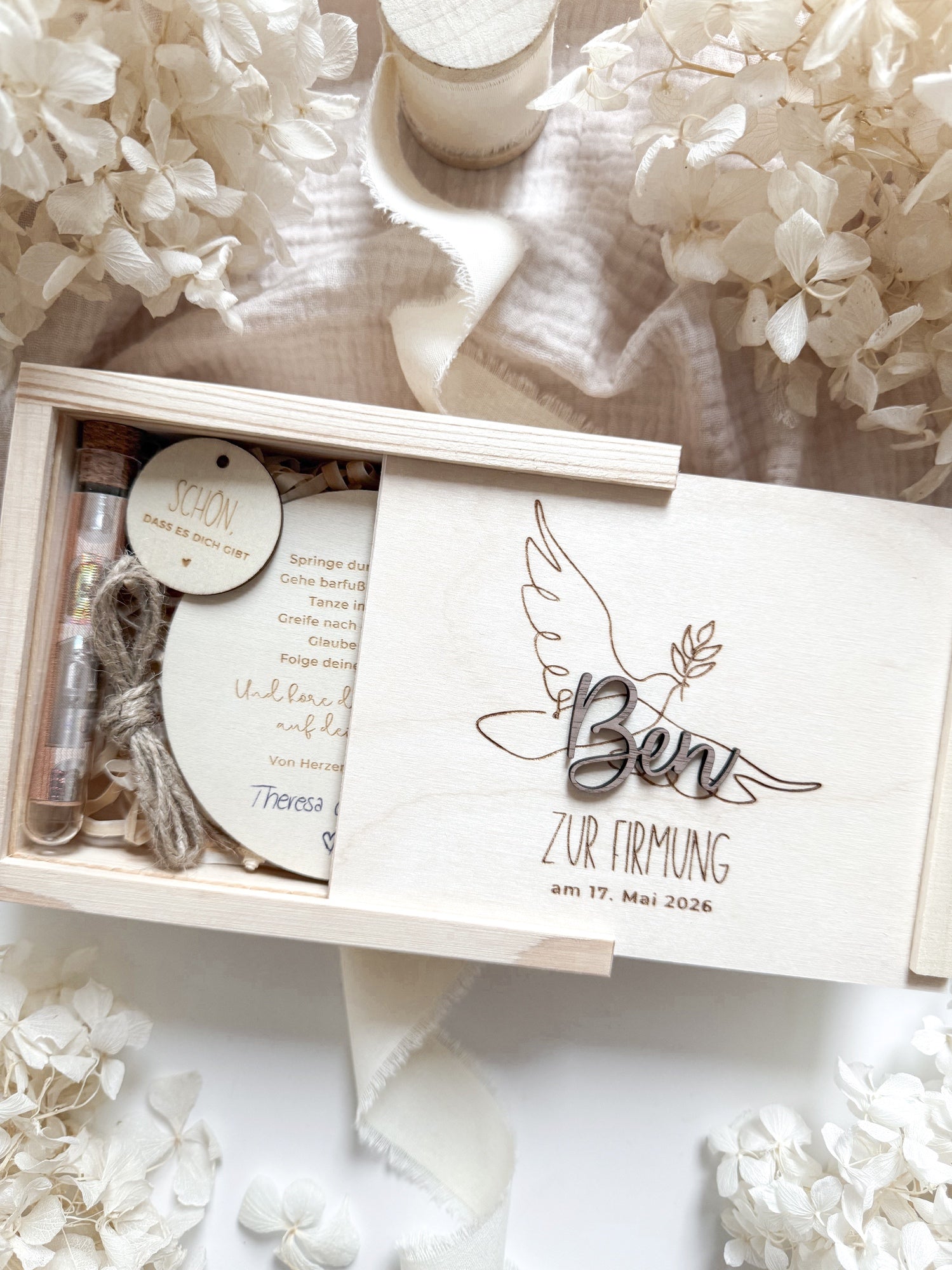 Personalisiertes Geldgeschenk aus Holz zur Firmung | Taube mit 3D-Schriftzug