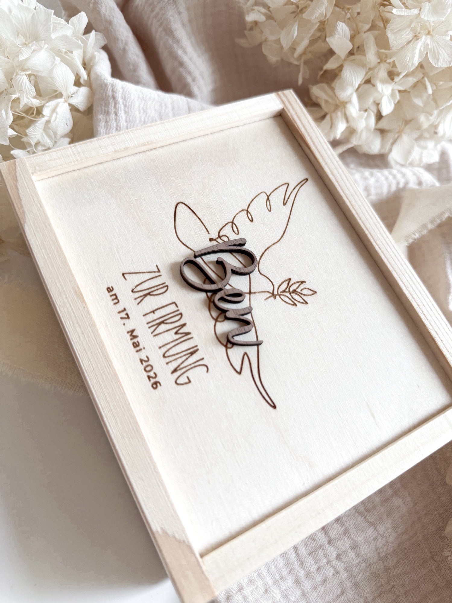 Personalisiertes Geldgeschenk aus Holz zur Firmung | Taube mit 3D-Schriftzug