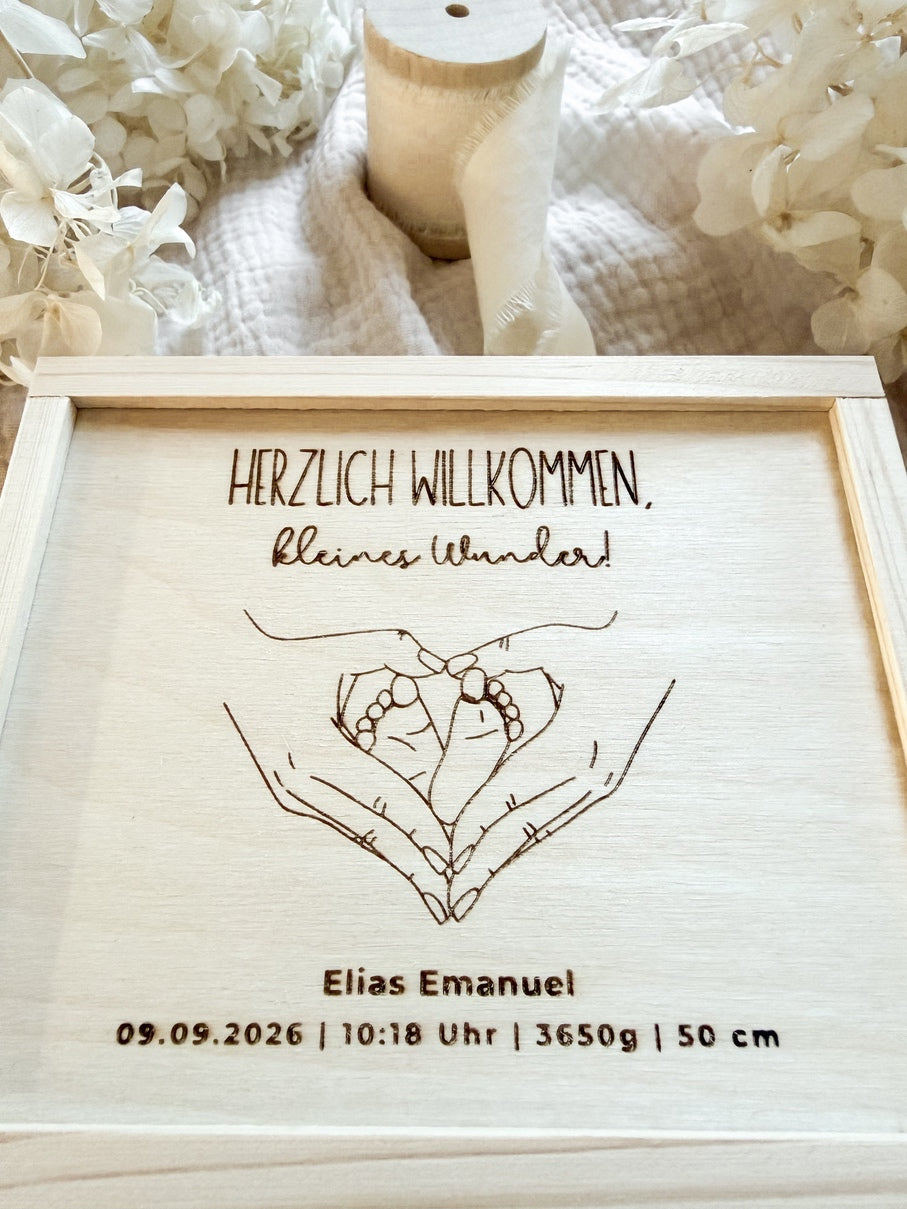 Personalisiertes Geldgeschenk zur Geburt aus Holz | Hände