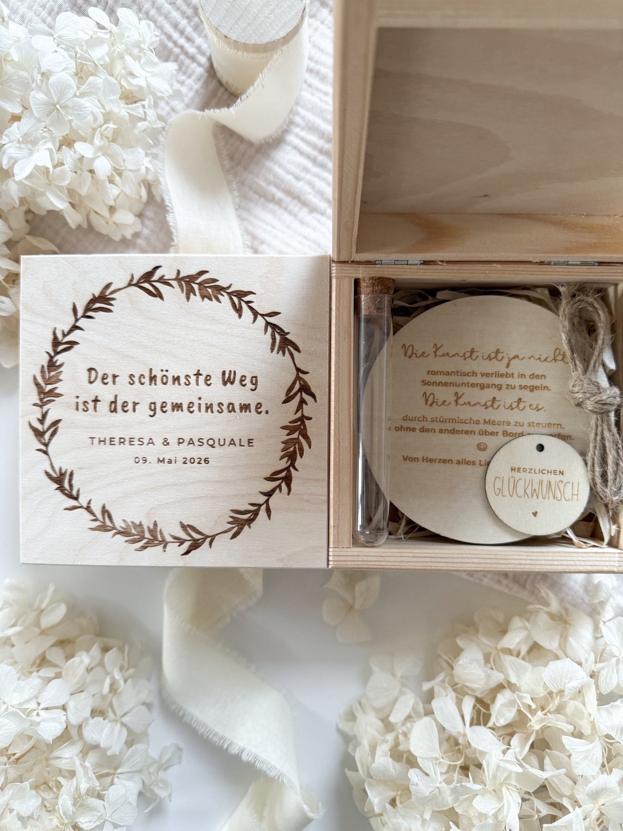 Personalisiertes Geldgeschenk aus Holz zur Hochzeit | Olivenblätterkranz