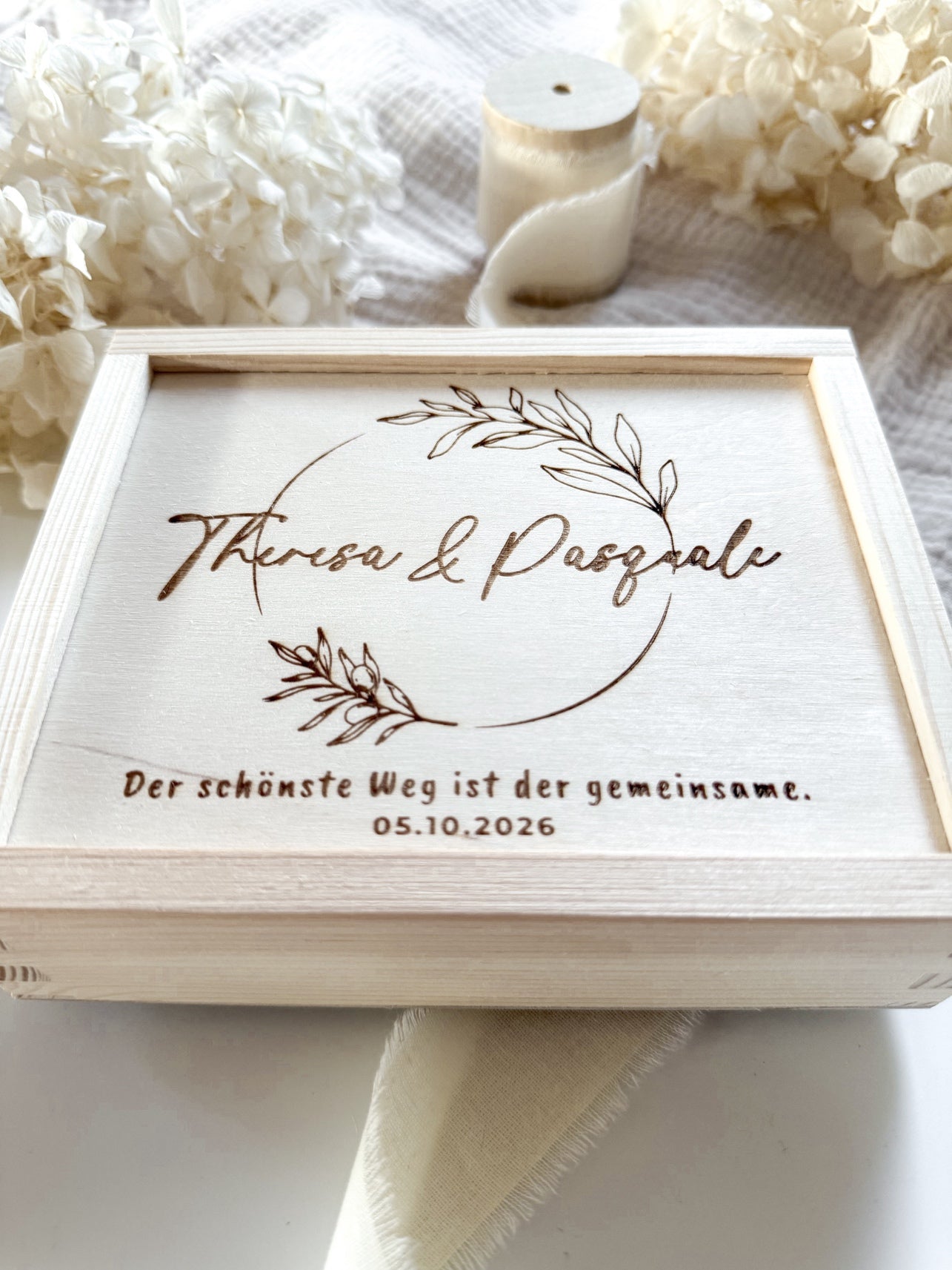 Personalisiertes Geldgeschenk aus Holz zur Hochzeit | Olivenkranz