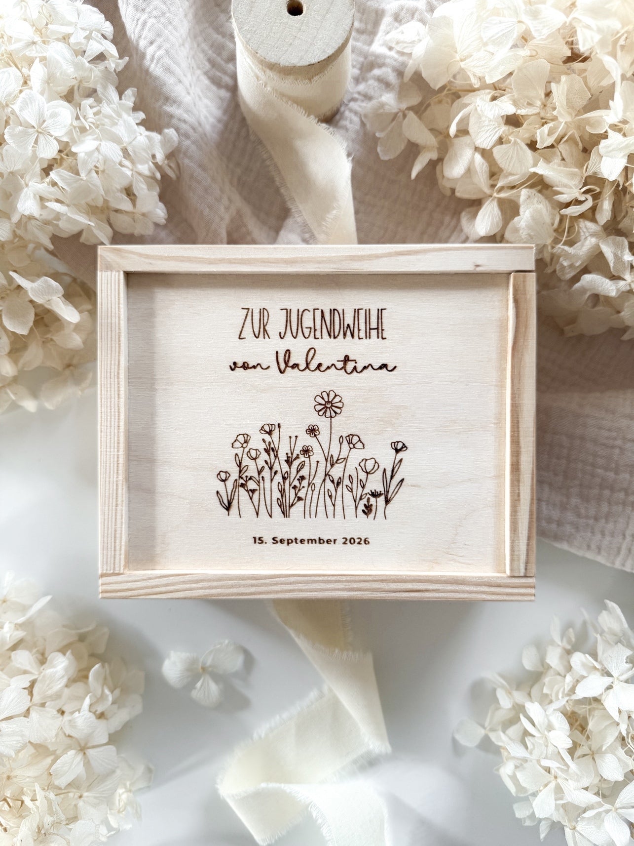 Personalisiertes Geldgeschenk aus Holz zur Jugendweihe | Blumenwiese