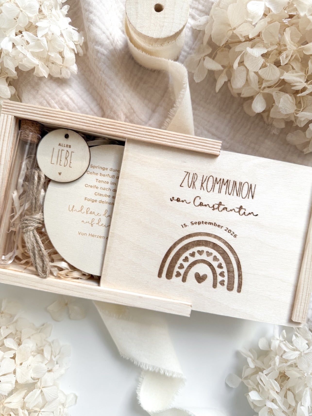 Personalisiertes Geldgeschenk aus Holz zur Kommunion | Regenbogen