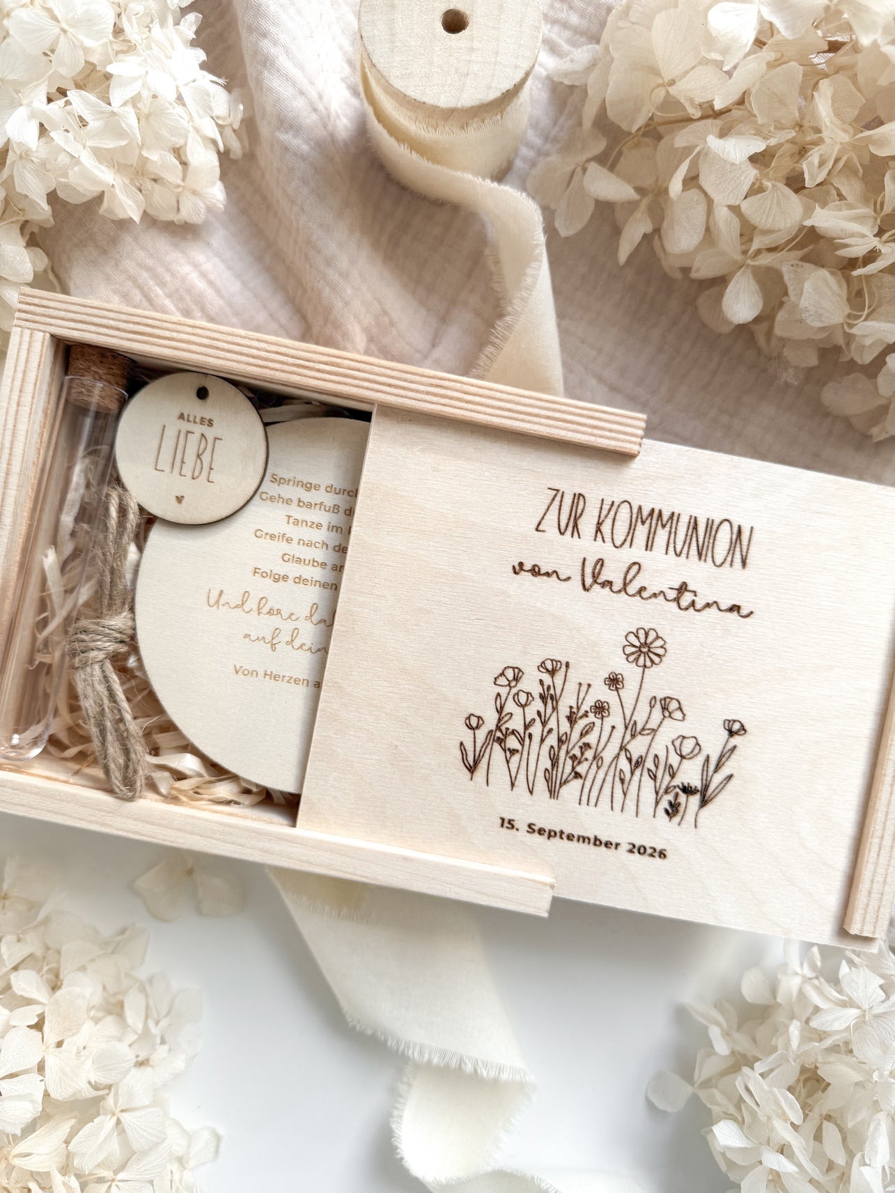 Personalisiertes Geldgeschenk aus Holz zur Kommunion | Blumenwiese
