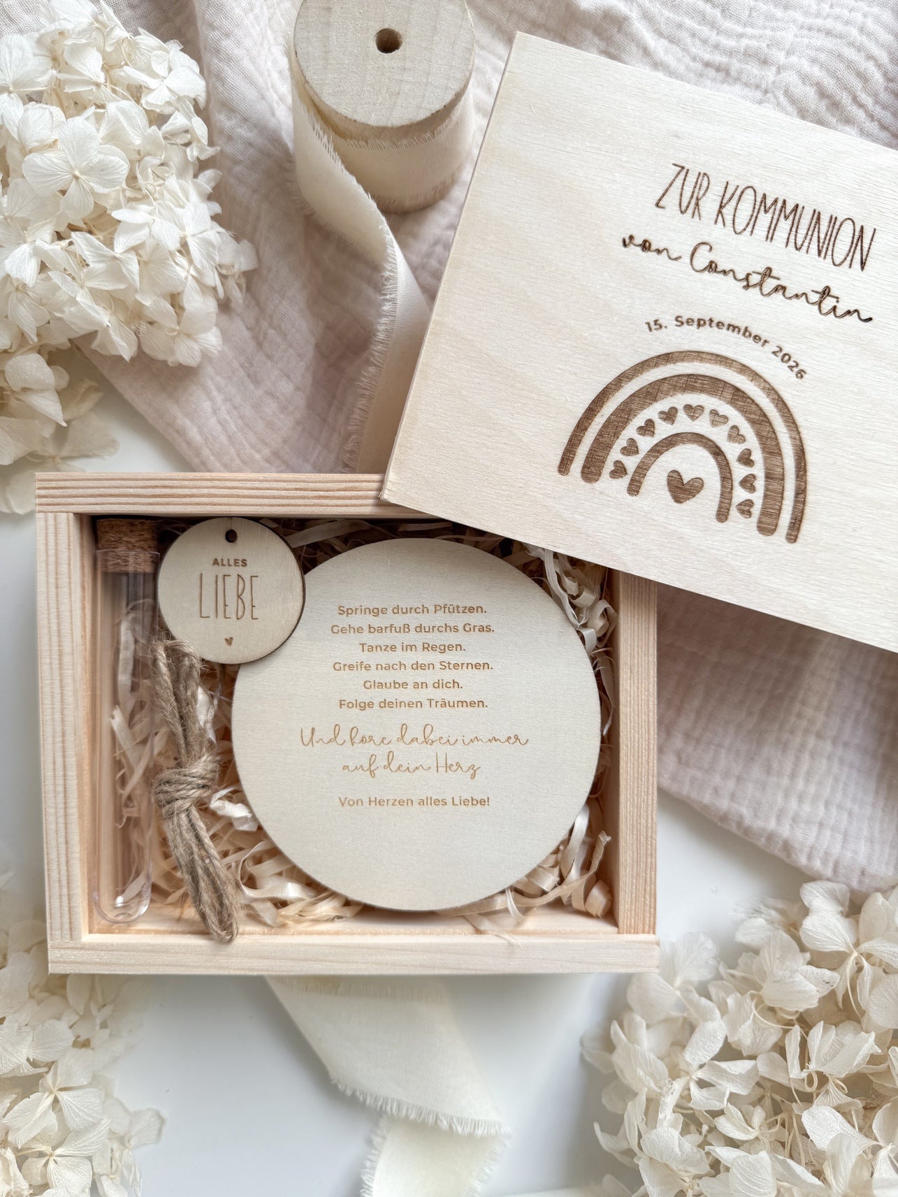 Personalisiertes Geldgeschenk aus Holz zur Kommunion | Regenbogen