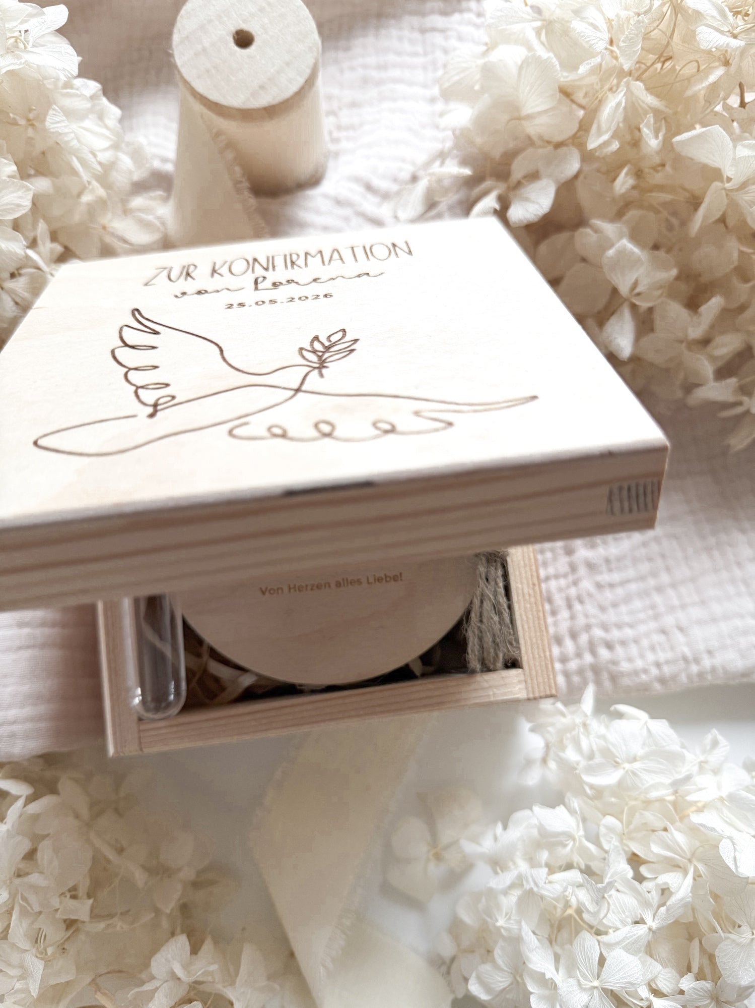 Personalisiertes Geldgeschenk aus Holz zur Konfirmation | Taube
