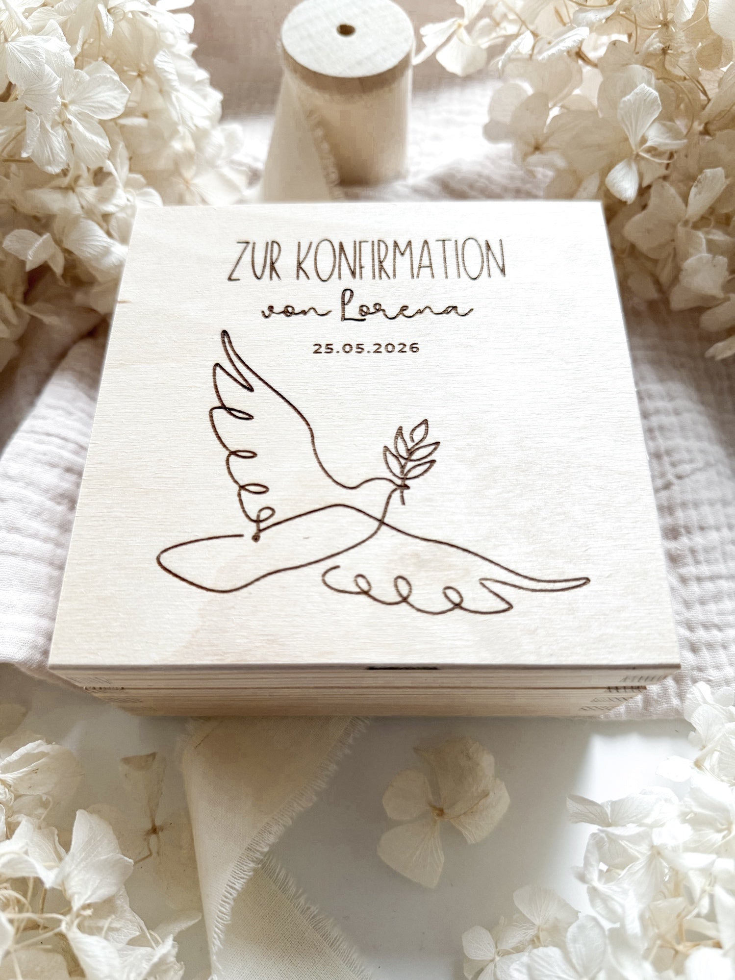 Personalisiertes Geldgeschenk aus Holz zur Konfirmation | Taube