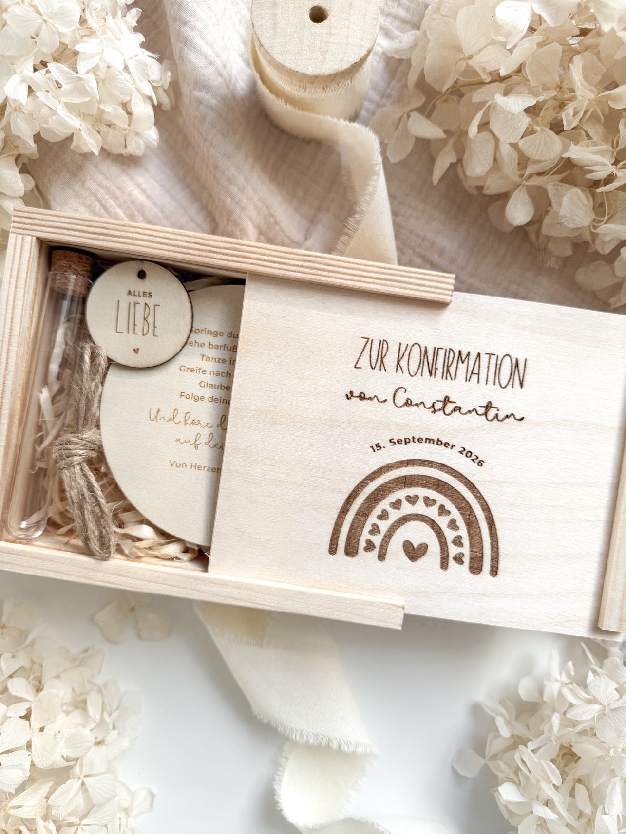 Personalisiertes Geldgeschenk aus Holz zur Konfirmation | Regenbogen