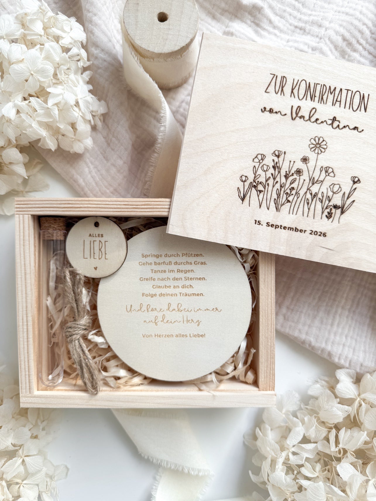 Personalisiertes Geldgeschenk aus Holz zur Konfirmation | Blumenwiese