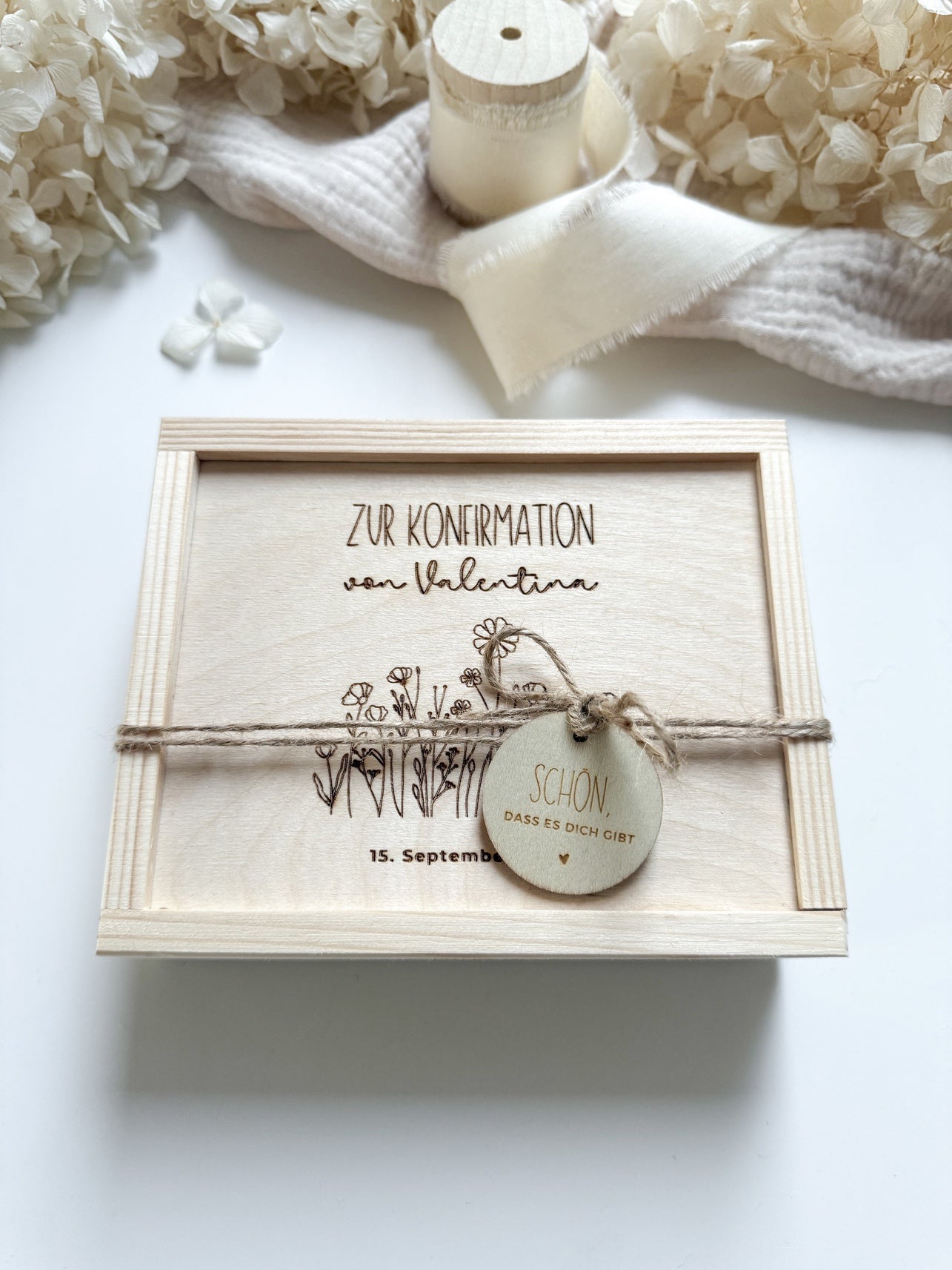 Personalisiertes Geldgeschenk aus Holz zur Konfirmation | Blumenwiese