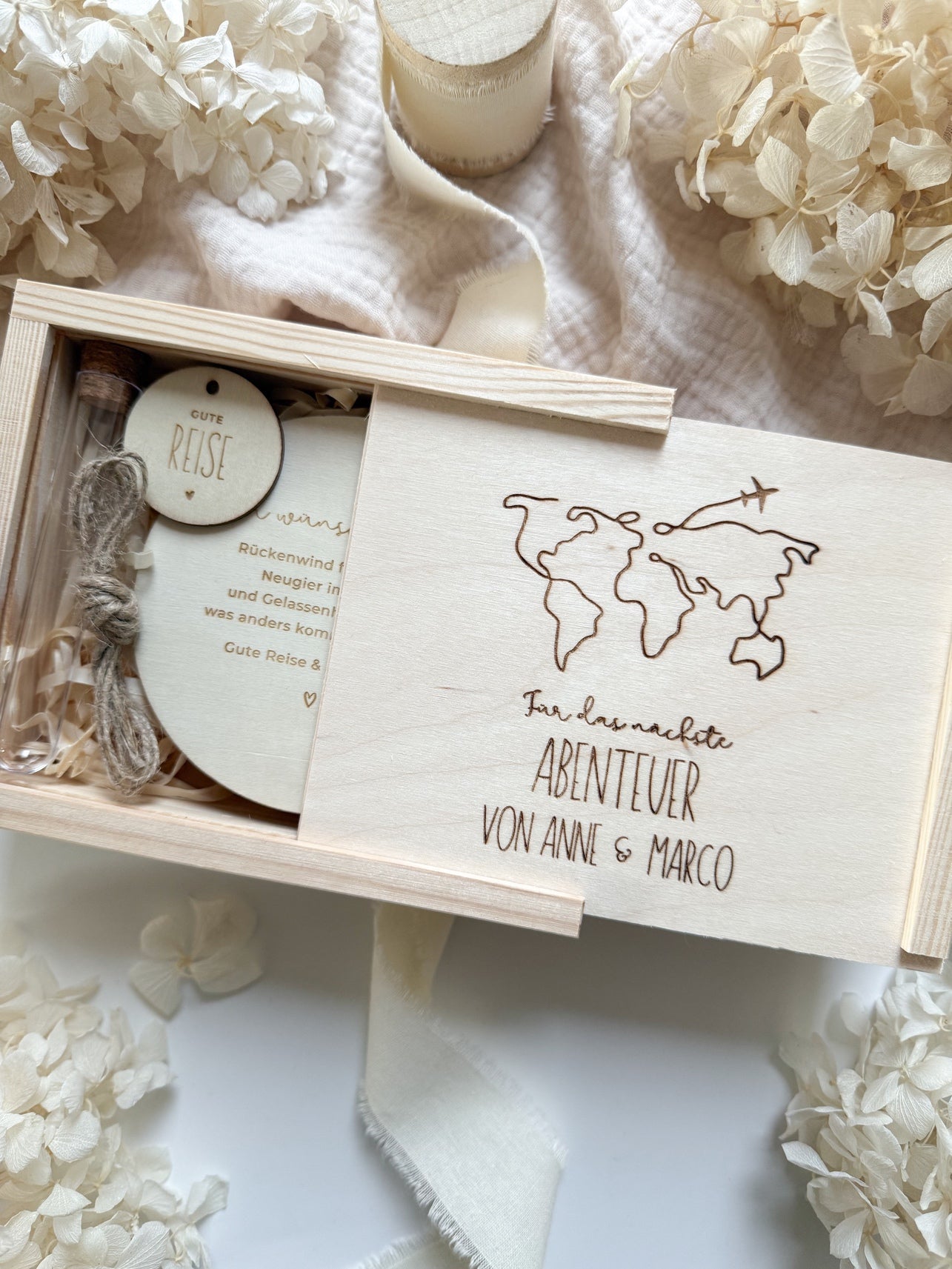 Personalisiertes Geldgeschenk zur Weltreise aus Holz