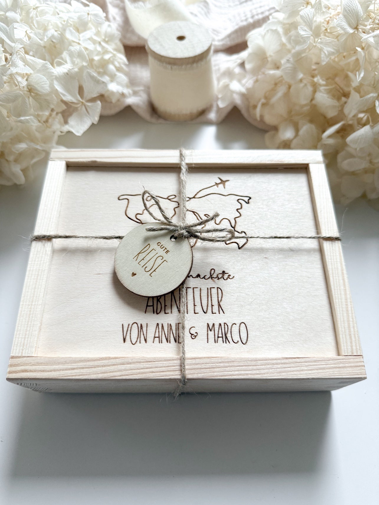 Personalisiertes Geldgeschenk zur Weltreise aus Holz