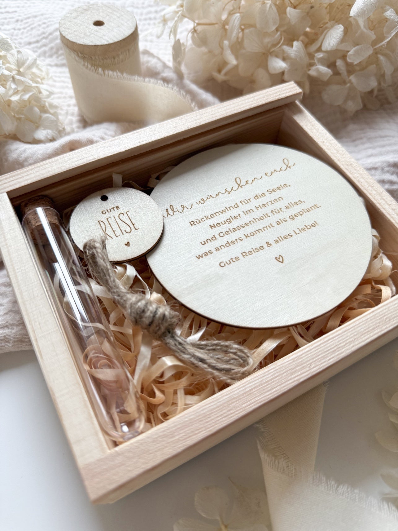 Personalisiertes Geldgeschenk zur Weltreise aus Holz