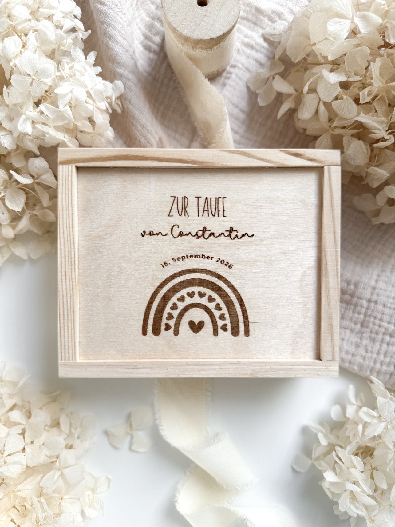 Personalisiertes Geldgeschenk aus Holz zur Taufe | Regenbogen