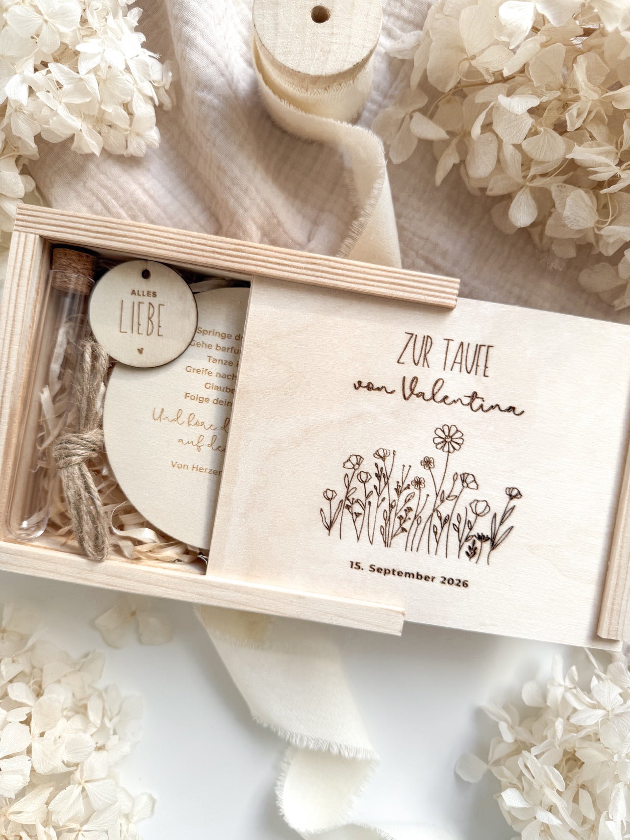 Personalisiertes Geldgeschenk aus Holz zur Taufe | Blumenwiese