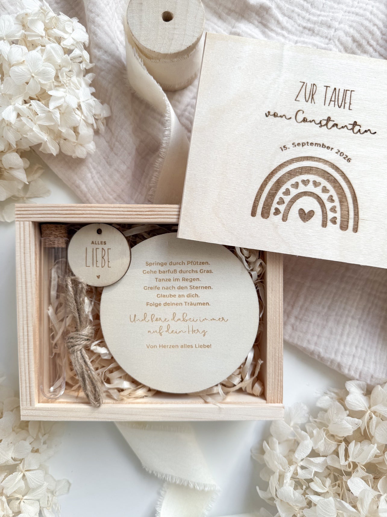 Personalisiertes Geldgeschenk aus Holz zur Taufe | Regenbogen