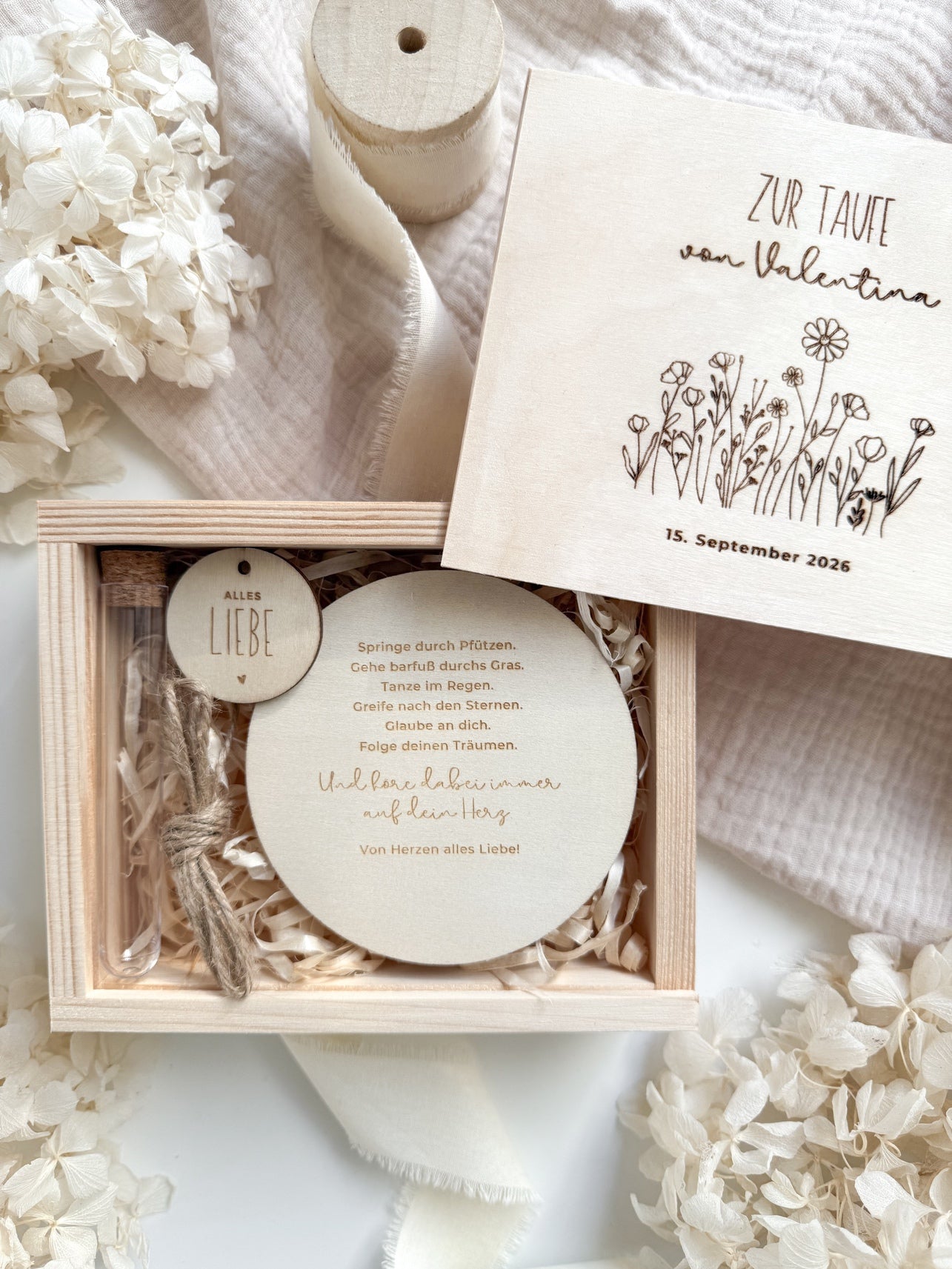 Personalisiertes Geldgeschenk aus Holz zur Taufe | Blumenwiese