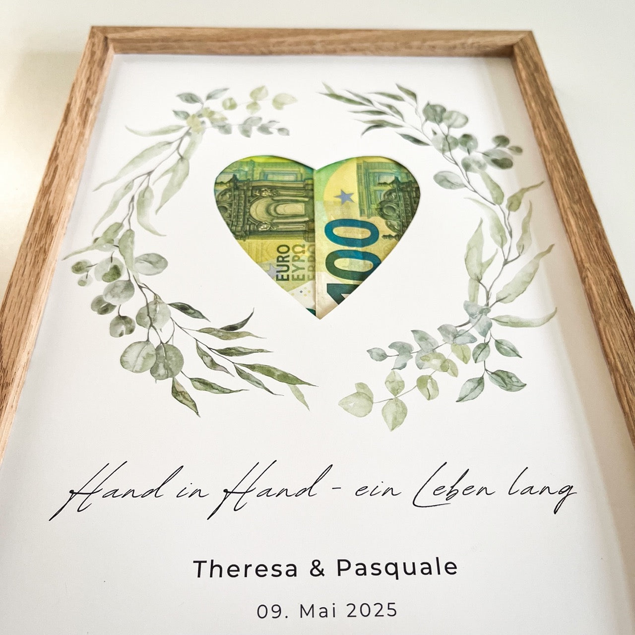 Personalisiertes Geldgeschenk zur Hochzeit mit Greenery-Eukalyptus-Motiv, Druckvorlage mit Herz-Ausschnitt zum selbst Ausdrucken.