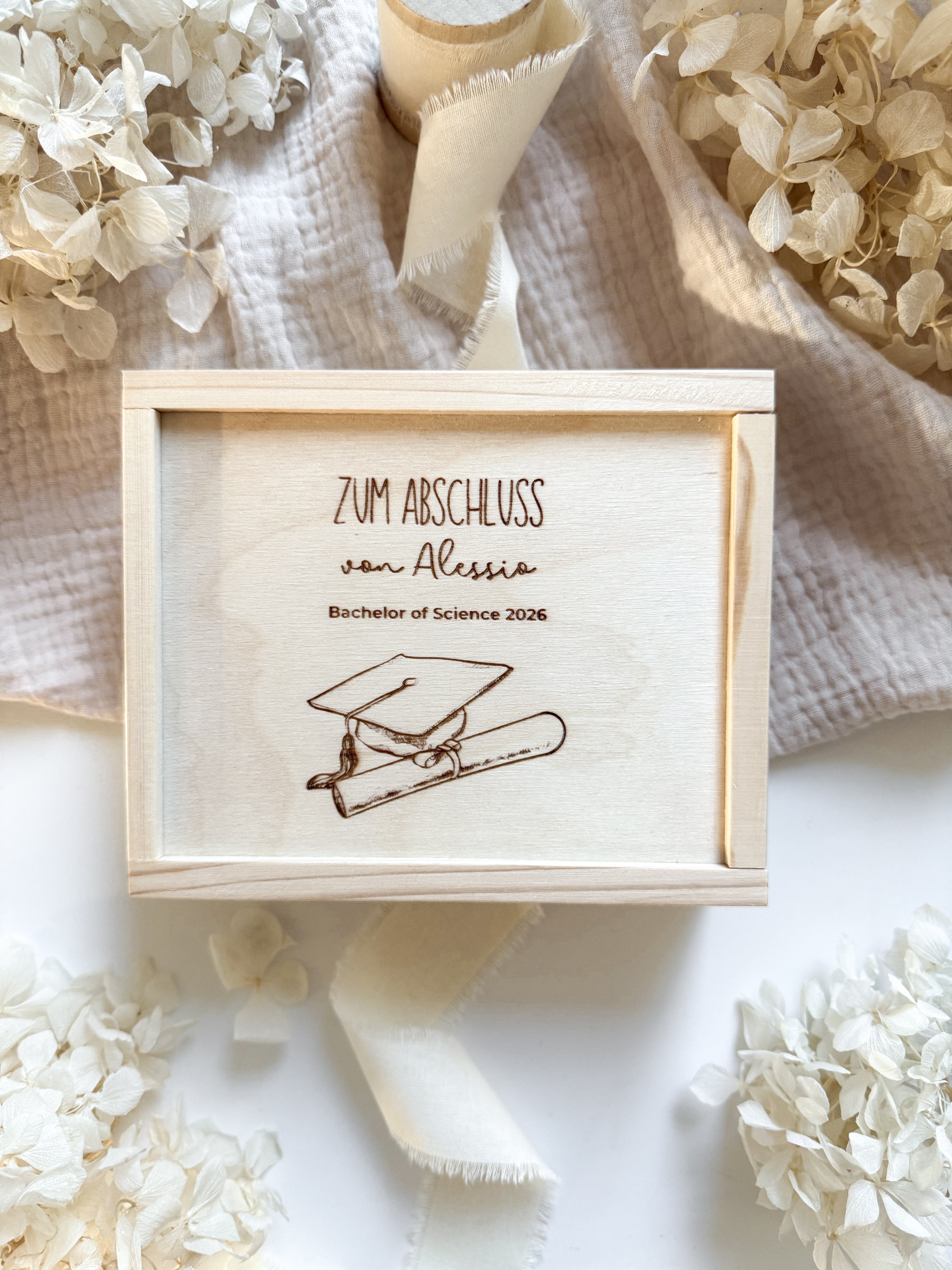 Personalisiertes Geldgeschenk zum Studiumsabschluss aus Holz