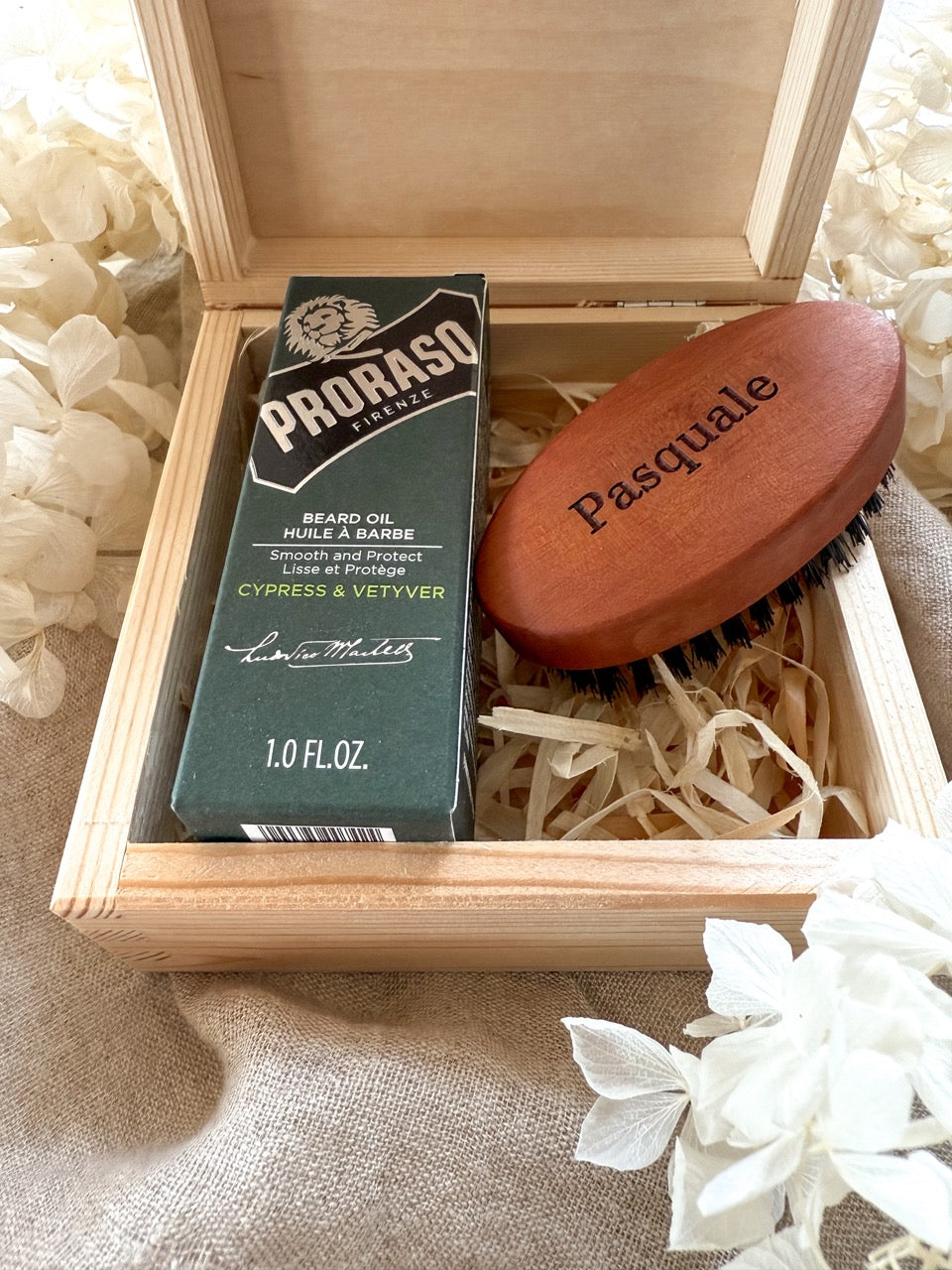 Personalisierte Bart Geschenkbox mit gravierter Bartbürste & Proraso Bartöl | Bartpflegeset
