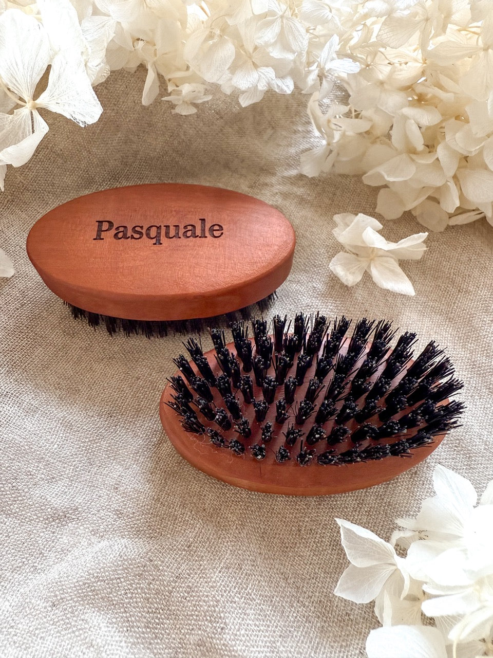 Personalisierte Bart Geschenkbox mit gravierter Bartbürste & Proraso Bartöl | Bartpflegeset