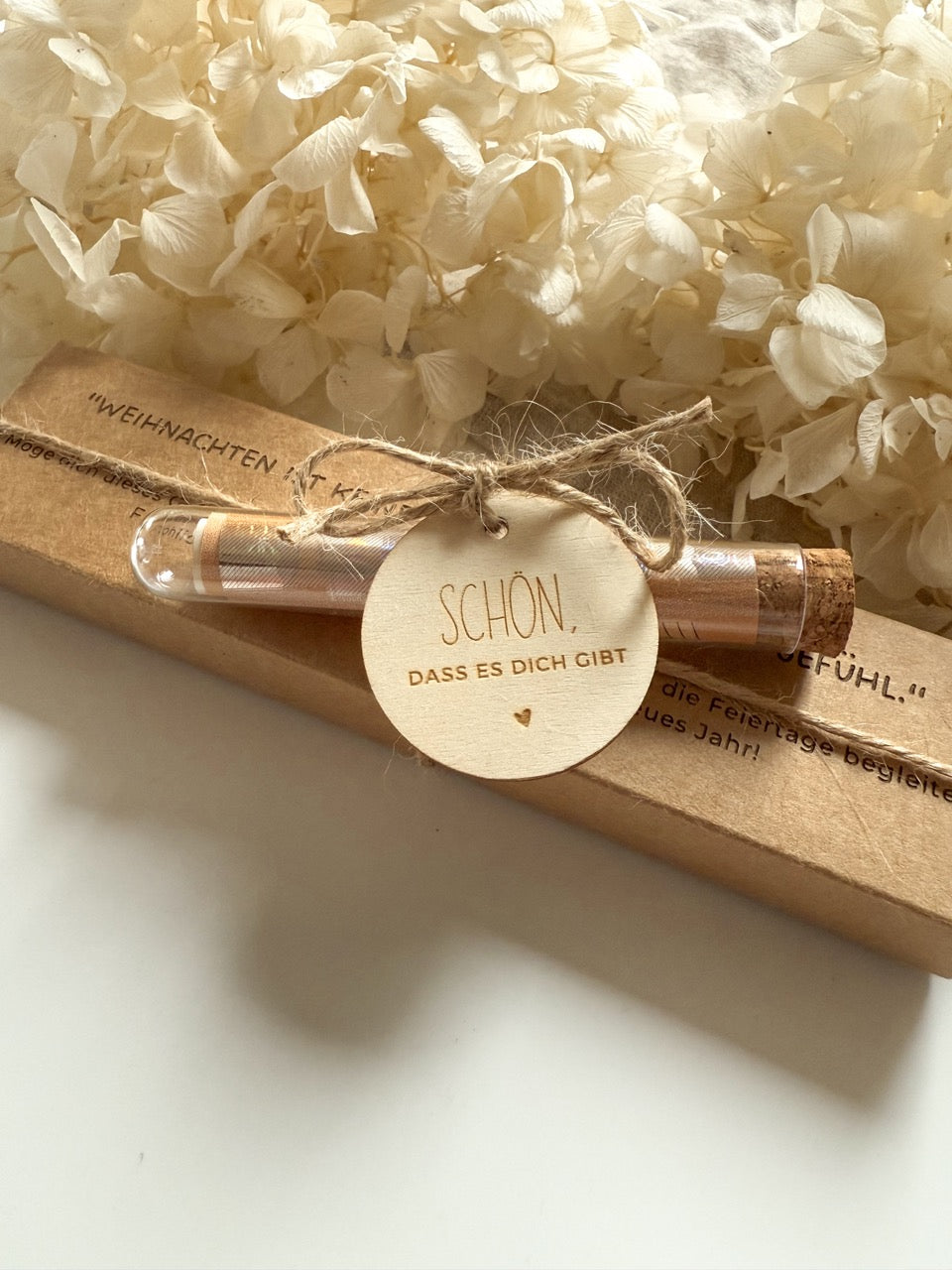 Personalisierter Kugelschreiber aus Edelstahl mit Gravur & Geschenkbox zu Weihnachten | Weihnachten ist ein Gefühl