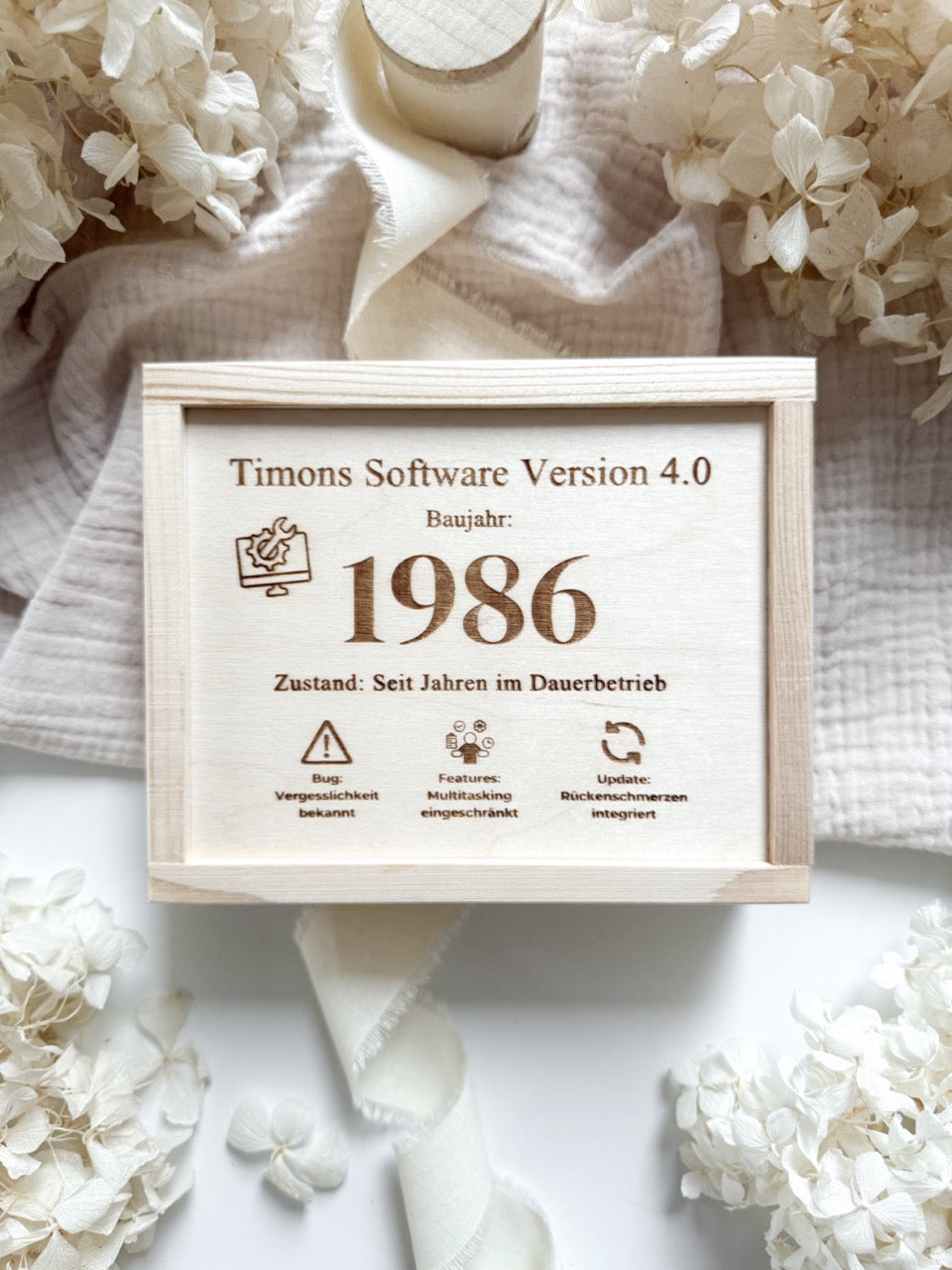 Personalisiertes IT Geldgeschenk Holzbox für Programmierer im Software Update Design graviert