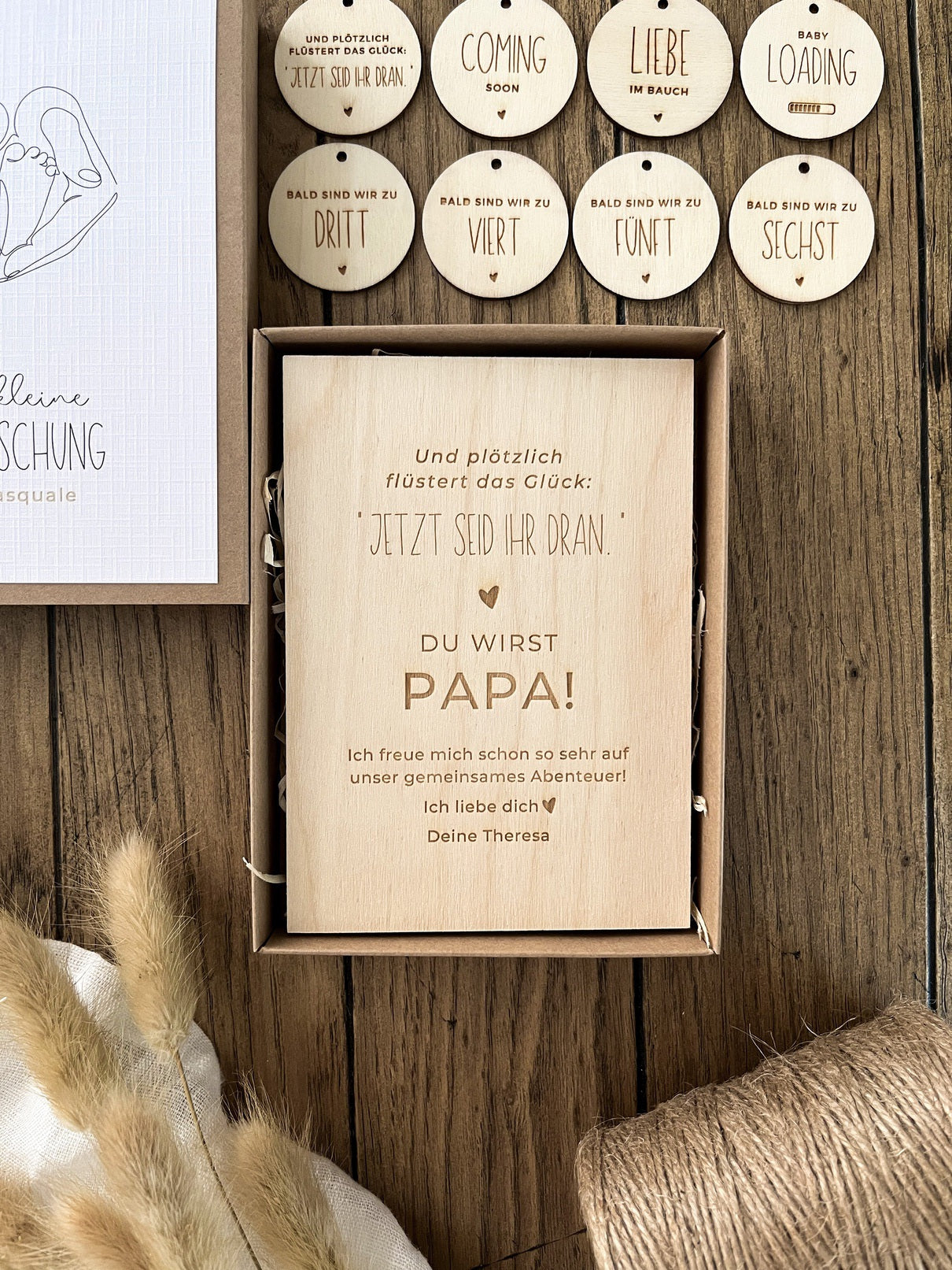 Geschenkschachtel mit Holzkarte zur Schwangerschaftsverkündung | Minimalistisch
