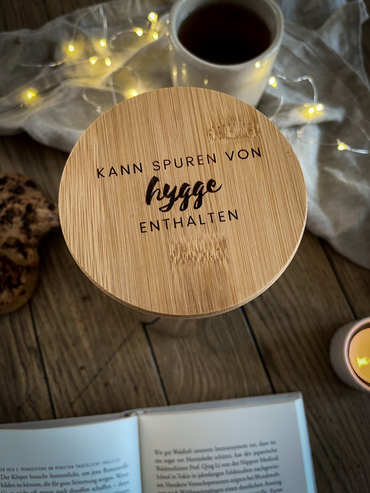 Vorratsglas mit Holzdeckel graviert | Kann Spuren von Hygge enthalten