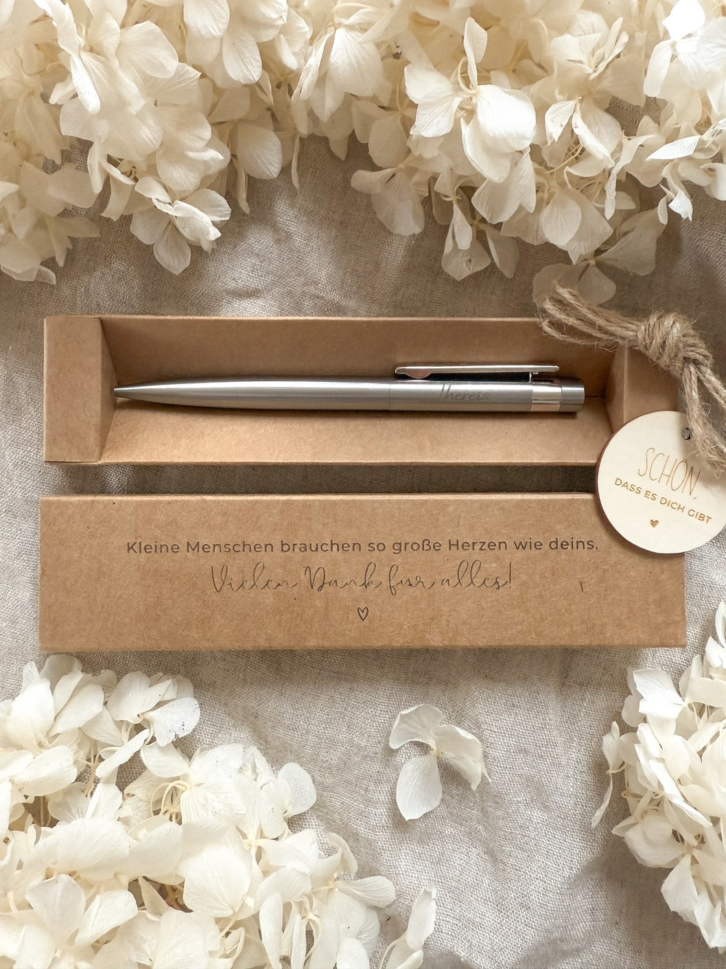 Personalisierter Kugelschreiber aus Edelstahl für Erzieherin oder Tagesmutter mit Gravur & Geschenkbox | Kleine Menschen