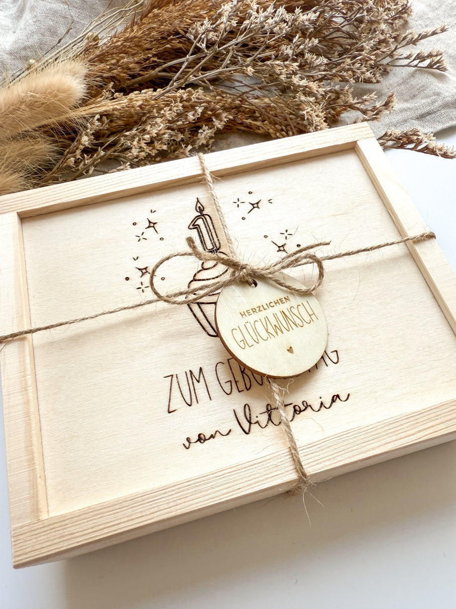 Personalisiertes Geldgeschenk Gravur & Namen zum 1. Geburtstag aus Holz