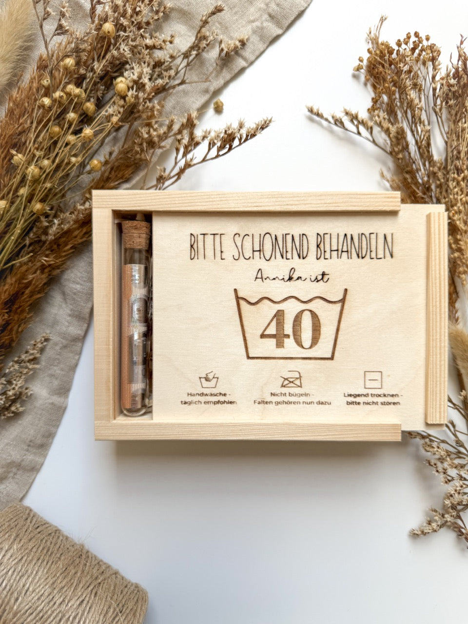 Personalisiertes Geldgeschenk mit Gravur und Namen zum 40. Geburtstag aus Holz