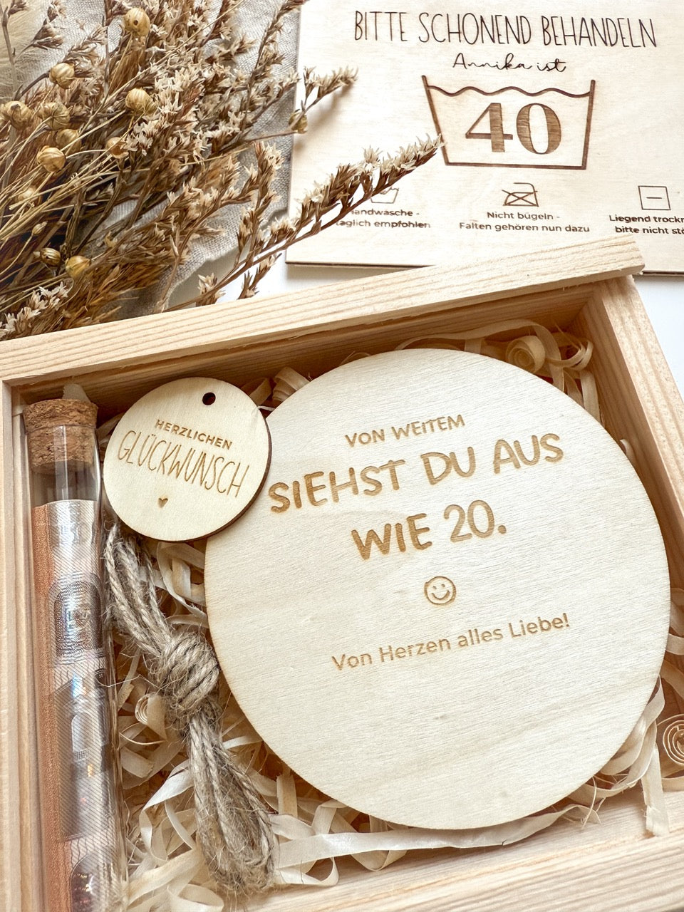 Personalisiertes Geldgeschenk mit Gravur und Namen zum 40. Geburtstag aus Holz